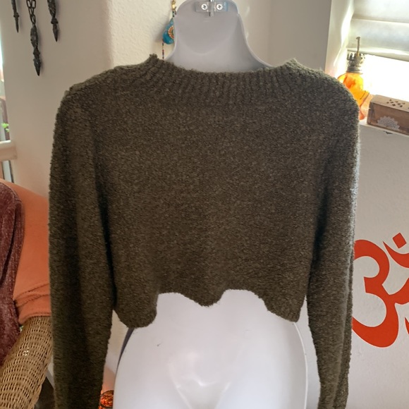 Super cute sweater crop top - Picture 3 of 4